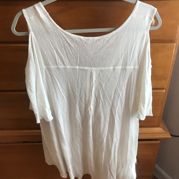 Free People “Bittersweet” cold shoulder white tee! - Picture 4 of 4